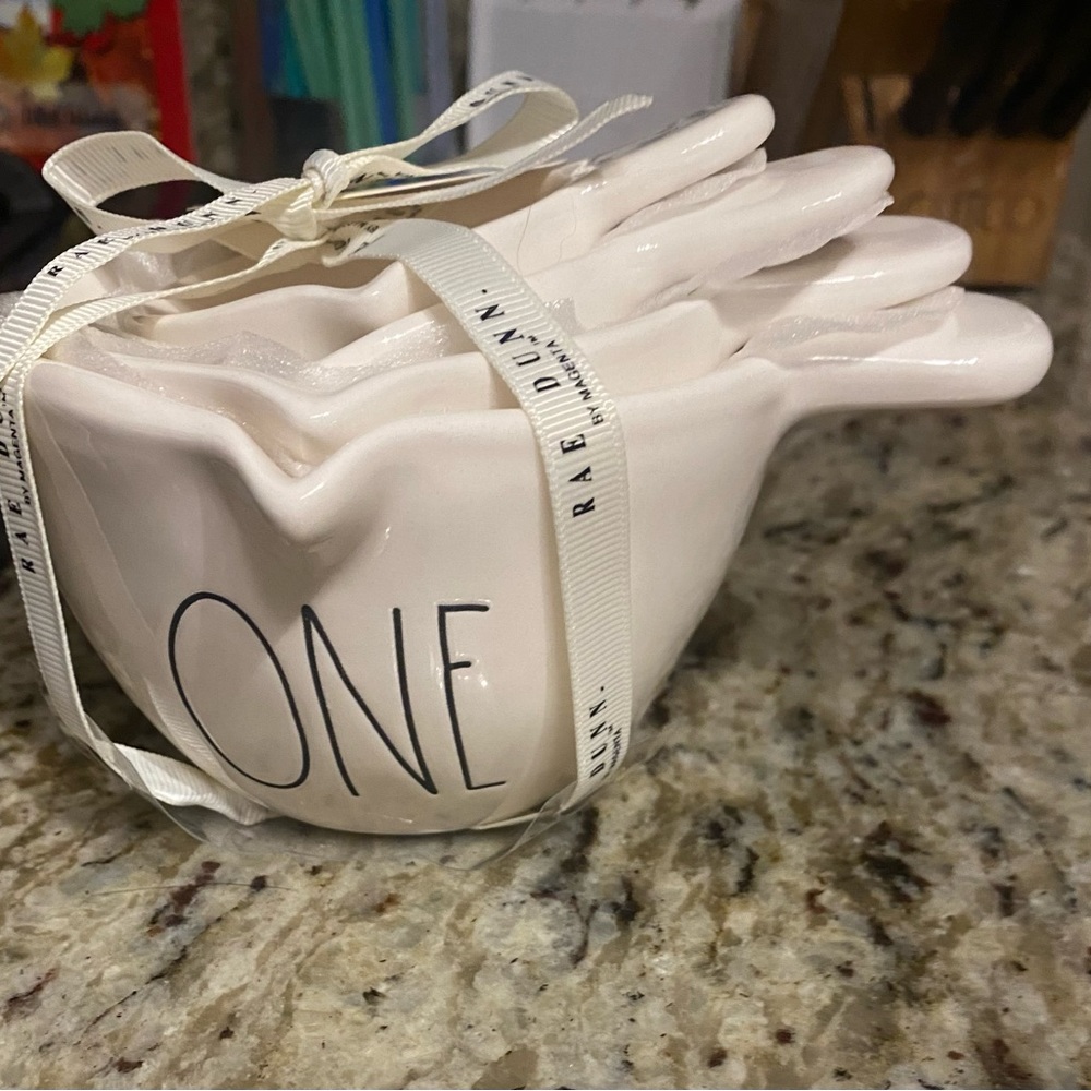 Measuring cups